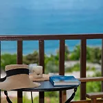 Lilian Beachfront Apartman *