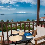 Lilian Beachfront Apartman *