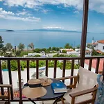 Lilian Beachfront Apartman