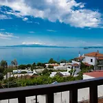 Lilian Beachfront Apartman Néo Klíma