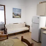 Lilian Beachfront Apartman