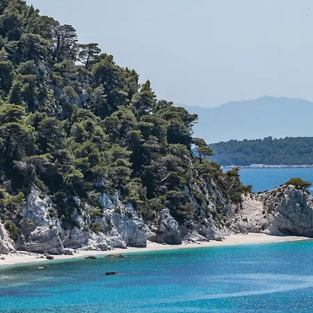 Lilian Beachfront Apartmán *