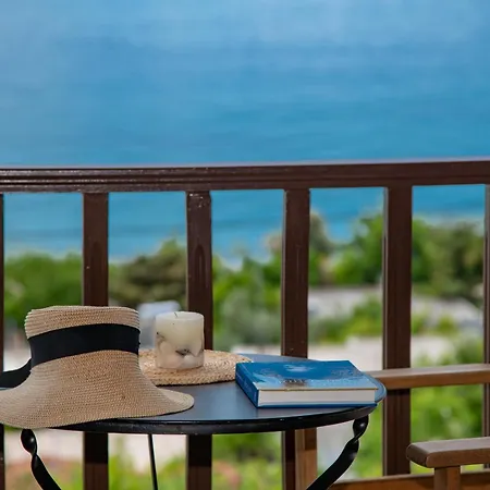 Lilian Beachfront Apartmán *