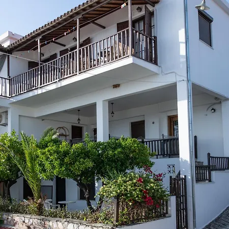 Lilian Beachfront Apartmán