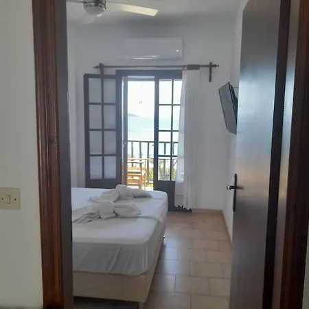 Lilian Beachfront נאו קלימה